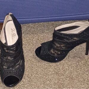 Chic Black Lace Peep-Toe Heels